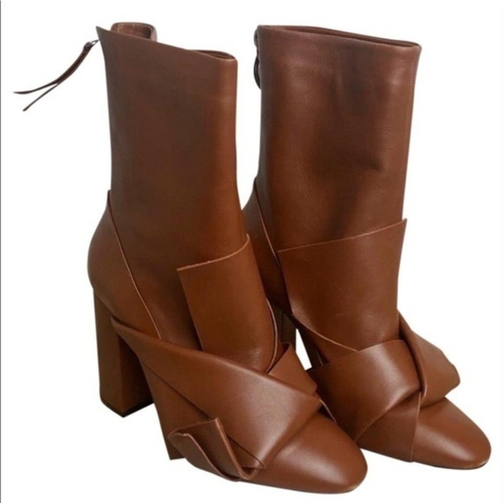 No. 21 Brown Ankle Boots